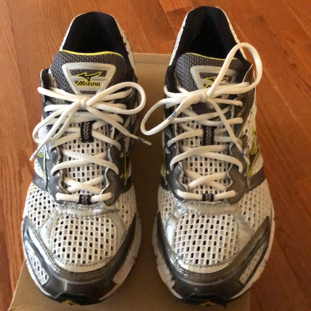 Mizuno running shoes